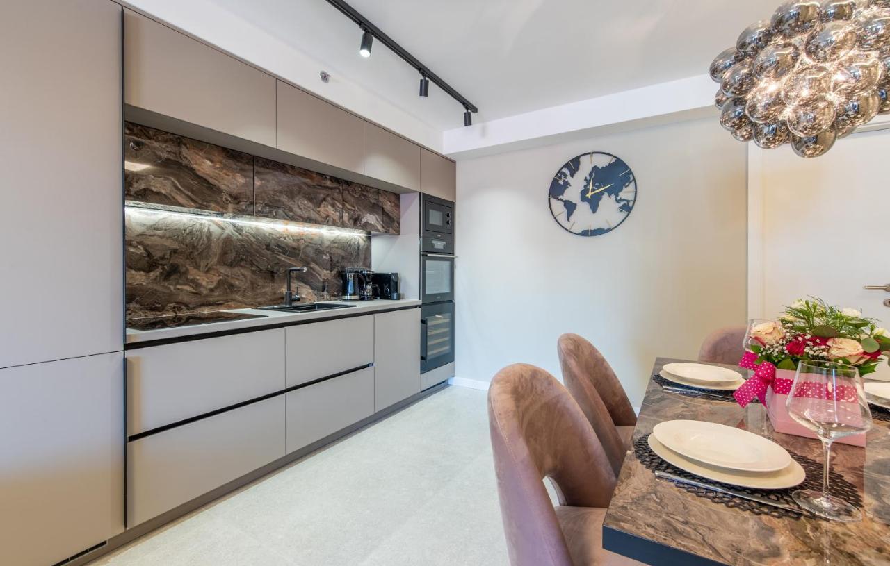 Val Di Sole 2 Apartment Porec Exterior photo